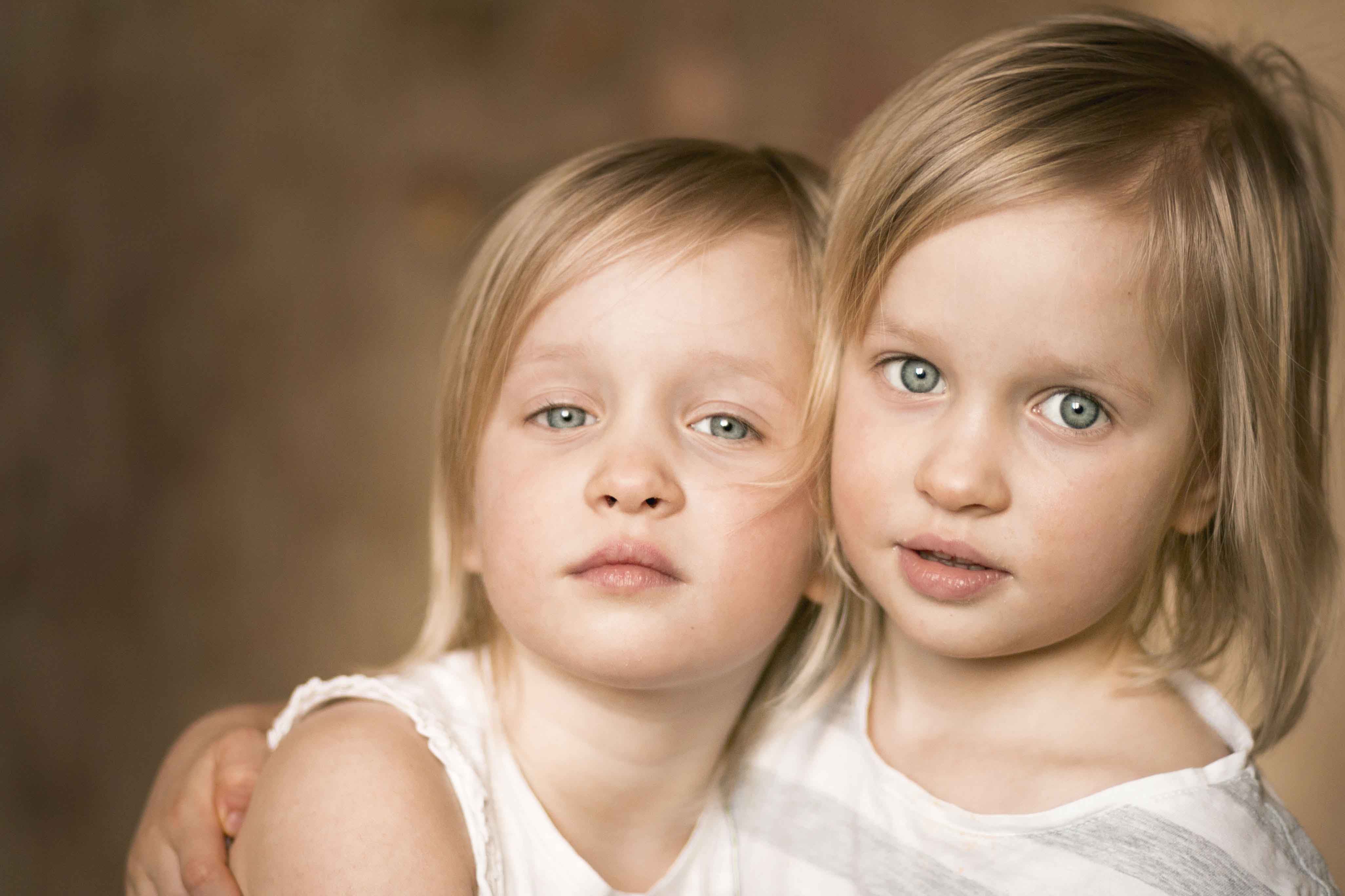 Девочки близняшки блондинки фото