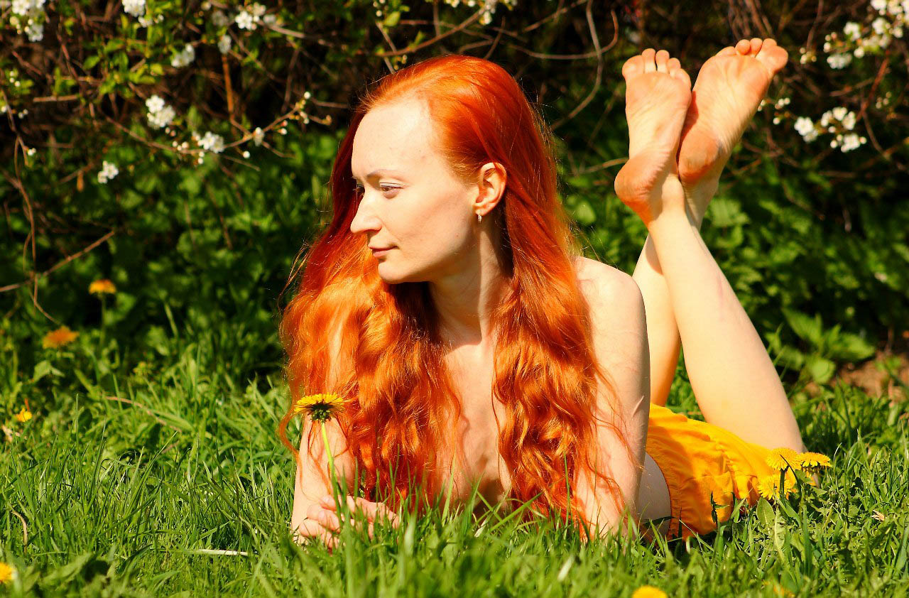 Смотреть онлайн Выебал зрелую русскую даму с рыжими волосами бесплатно