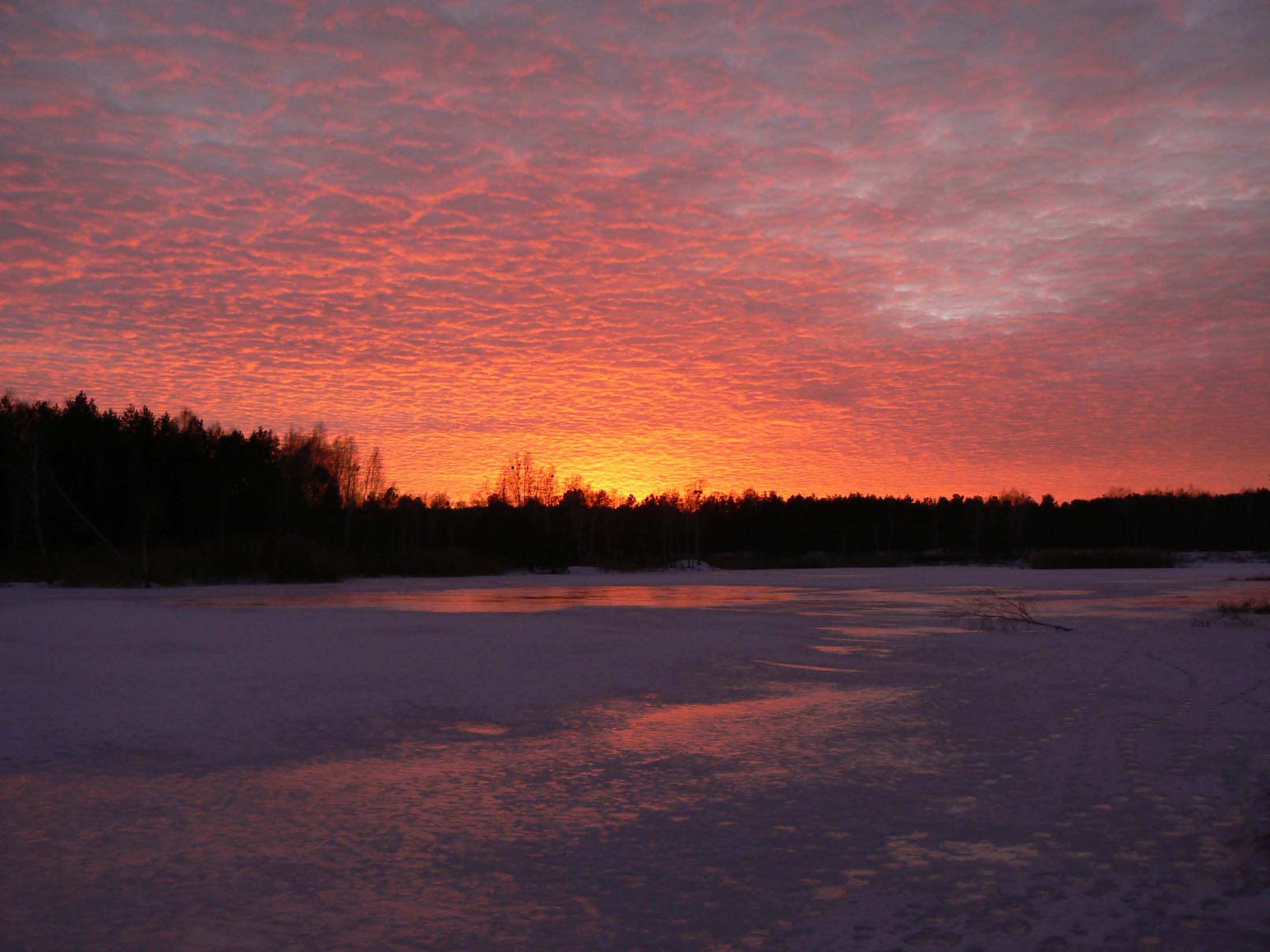 Зимний закат над озером