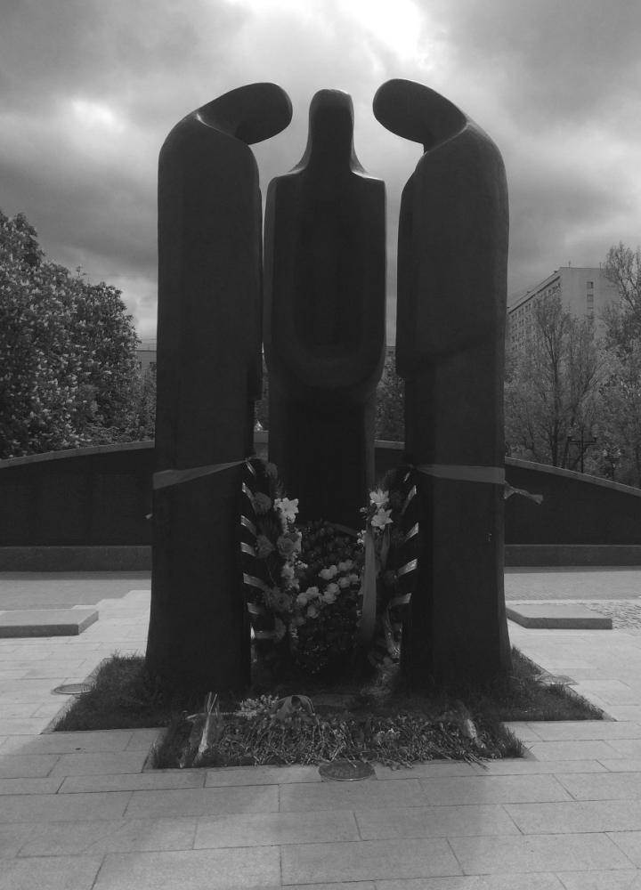 Скорбно. Скорбь. Траурная фотография. Знак скорби. Скорбные фотографии.