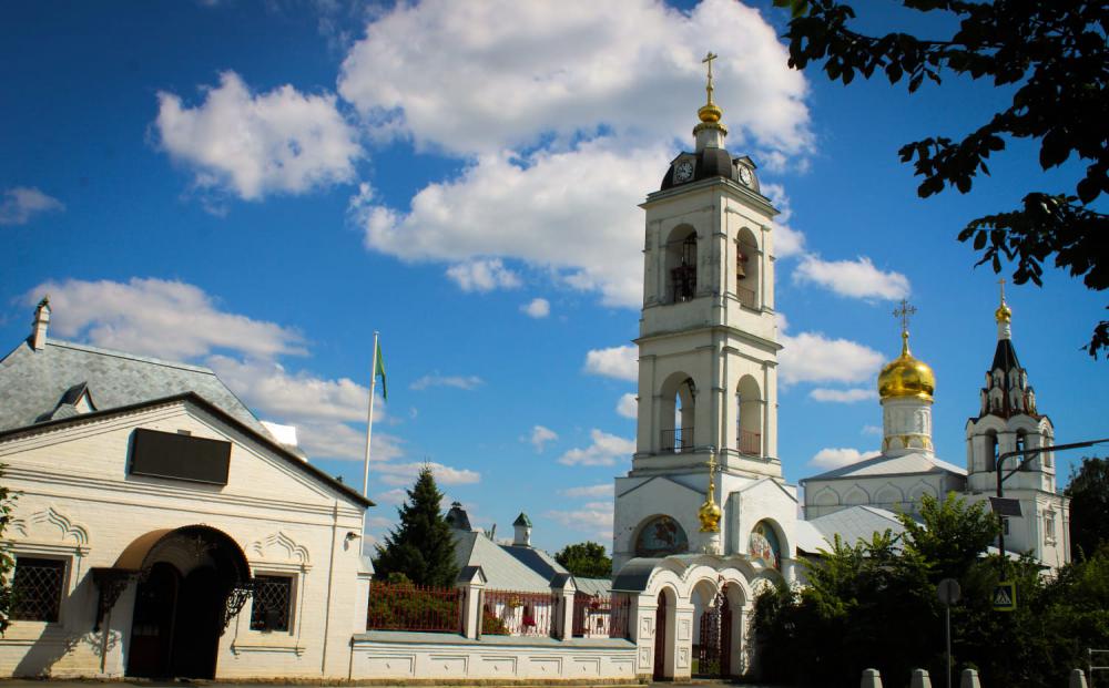 Храм солунского. Храм Дмитрия Солунского Воронеже. Храм Дмитрия Солунского город сим Челябинской области. Серпуховский Кремль,Церковь Дмитрия Солунского фото. Православная гимназия Дмитрия Солунского фото.